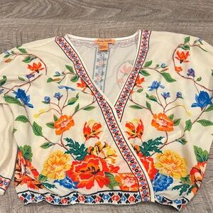 Flying Tomato Cream Floral Blouse~ STUNNING
